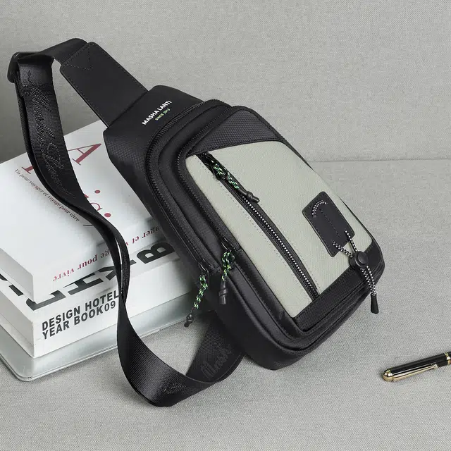 马莎兰缇 休闲简约时尚小众设计运动骑行风轻便时尚潮流通勤多功能背包 合成革 胸包 男款 黑配灰