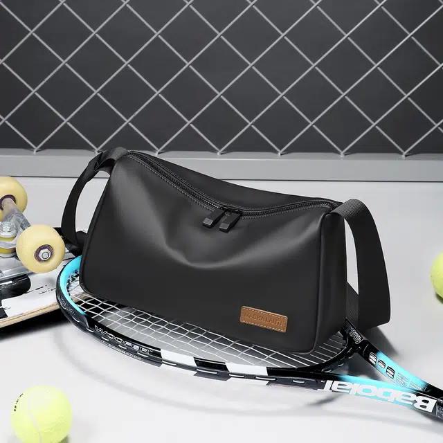 马莎兰缇 休闲简约时尚纯色微标百搭通勤防泼水轻便实用 织物 单肩包 男款 黑色