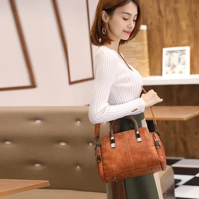 Vandee Boston Bag Brown