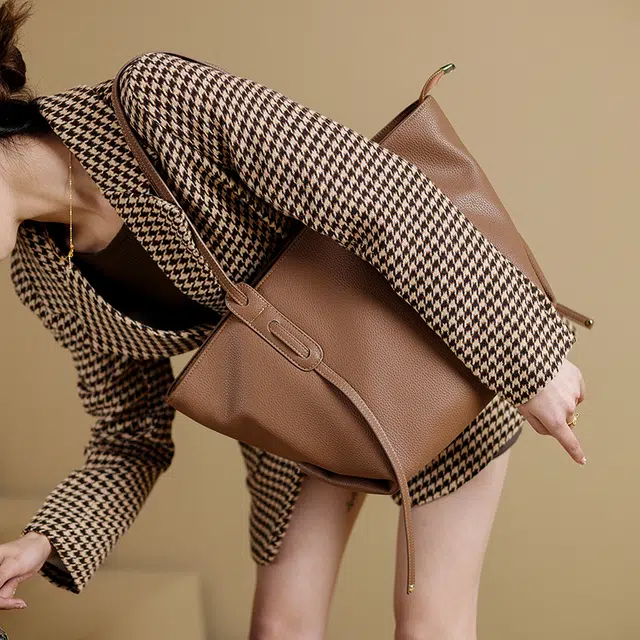 VANDEE Tote