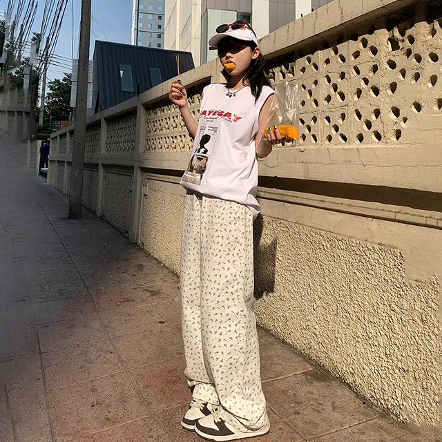 花蔓色 韩版印花复古碎花小众设计感宽松百搭阔腿垂感直筒高腰拉链韩系窄版显瘦减龄牛仔裤 女款 白色