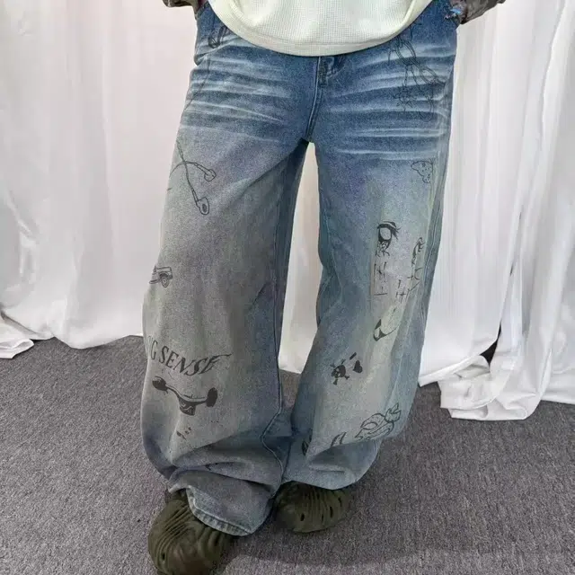 虫小绿 美式复古水洗做旧涂鸦印花设计感阔腿长裤春秋季潮流宽松痞帅休闲百搭直筒牛仔裤 男女同款