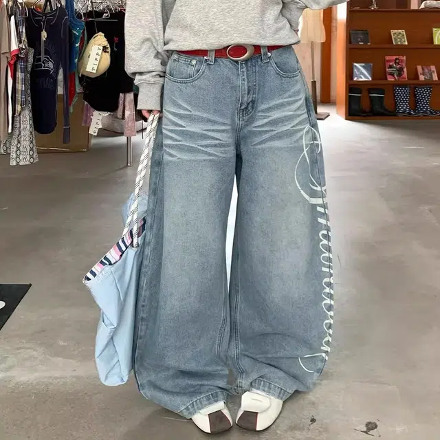 虫小绿 美式复古水洗猫须纹做旧字母印花设计小众高级感休闲长裤阔腿裤子宽松学院风通勤旅行百搭显瘦直筒牛仔裤 男女同款