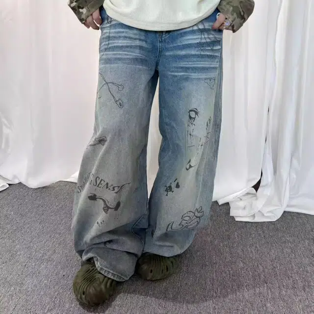 虫小绿 美式复古水洗做旧涂鸦印花设计感阔腿长裤春秋季潮流宽松痞帅休闲百搭直筒牛仔裤 男女同款