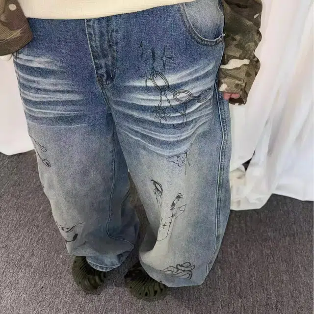 虫小绿 美式复古水洗做旧涂鸦印花设计感阔腿长裤春秋季潮流宽松痞帅休闲百搭直筒牛仔裤 男女同款