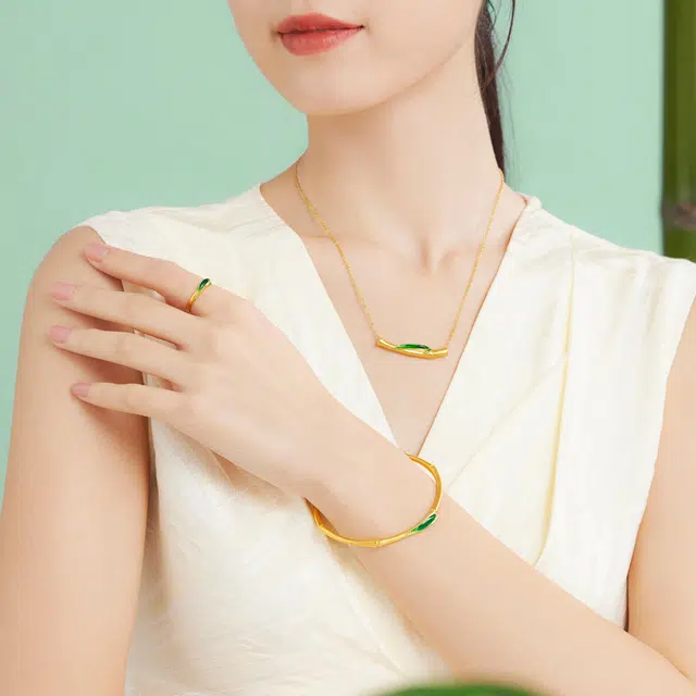 六福珠宝 福满传家竹福竹节锁骨链 足金 按克计价 黄金吊坠 女款