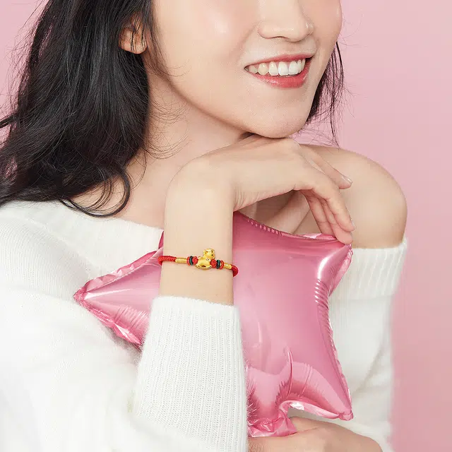 六福珠宝 摇摇木马转运珠串珠手绳珐琅工艺 足金 黄金手链 女款
