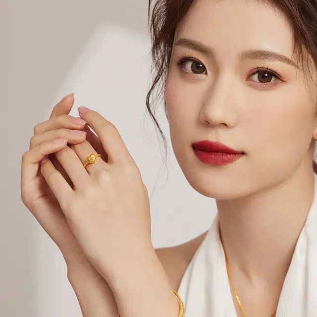 六福珠宝 丝绸金爱心开口可调节 足金 按克计价 黄金戒指 女款 赠七彩首饰盒