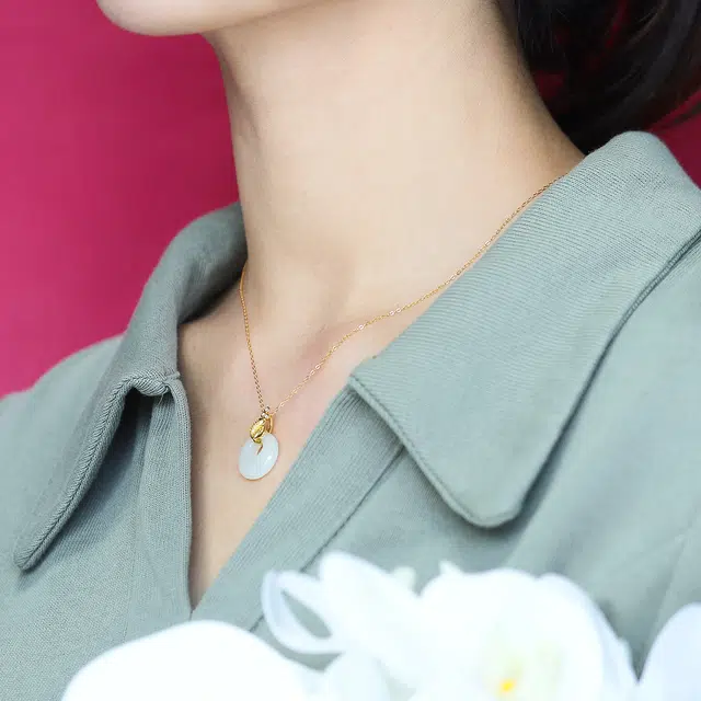 亿珍阁 高级感公主平安扣挂件 和田玉 项链 女款 白玉 玉石挂件毛衣链首饰礼物礼盒装 国风吊坠配饰 新中式国潮情侣平安转运饰品