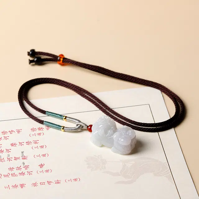 亿珍阁 新中式招财纳福貔貅 糯种 翡翠项链 男女同款情侣款 国风平安转运珠子毛衣链挂件 年轻款玉石礼物盒装首饰品 汉服旗袍配饰