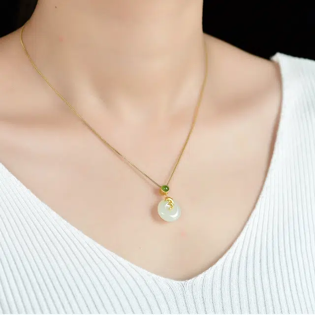 925