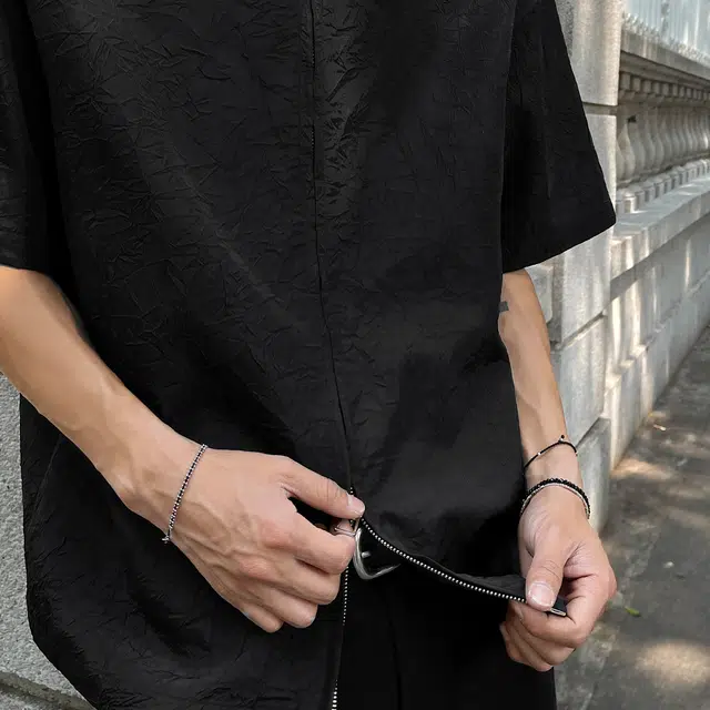 美式复古高街潮流小众纯色双拉链黑暗风褶皱设计宽松休闲百搭痞帅日常通勤透气舒适翻领短袖衬衫 男女同款 黑色