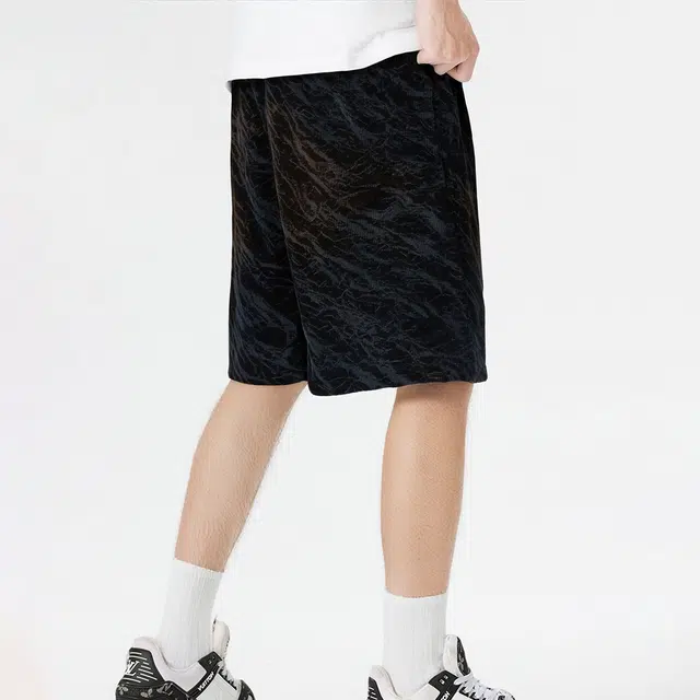 依文 冰丝裤子扎染工艺五分裤美式高街仿刺绣品牌字母印花潮流高级感多彩抽绳沙滩裤简约日常百搭宽松运动休闲短裤 男女同款