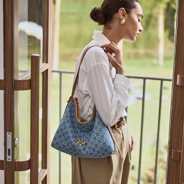 CASSILE HOBO
