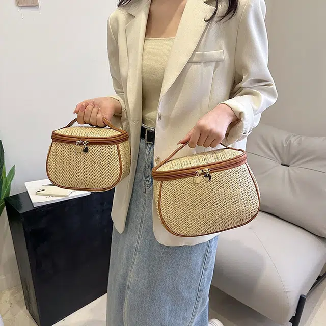 轻迎 优雅 时尚 潮流 化妆包女 高颜值 时尚 手提 大容量 便携包 收纳包洗漱包