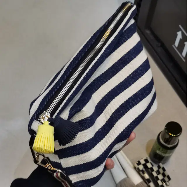 轻迎 优雅 时尚 小众 大容量 化妆包 手拎 便携 条纹大号 内胆包 中包 收纳包洗漱包
