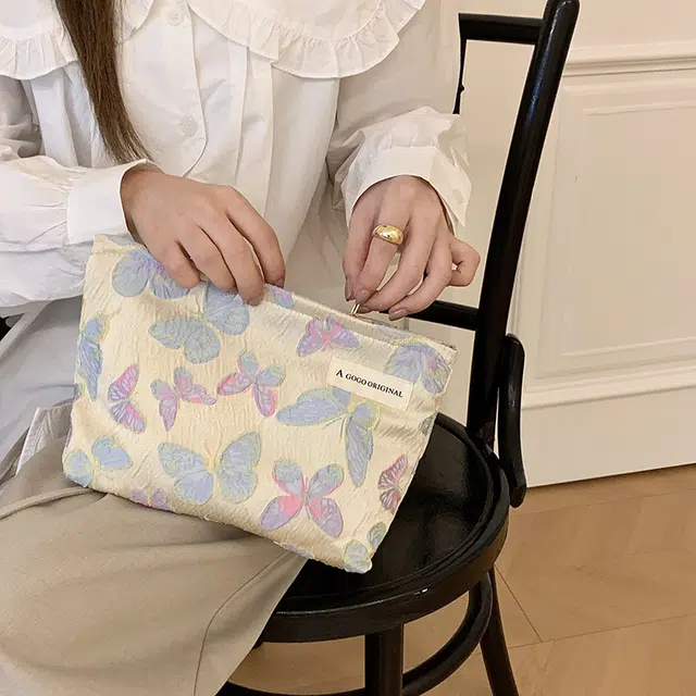 轻迎 优雅 时尚  化妆包 立体面料 护肤品 高级感 便携 式零钱包 旅行 手拿小包 收纳包洗漱包