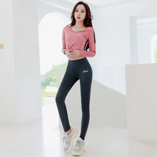 Barbie V