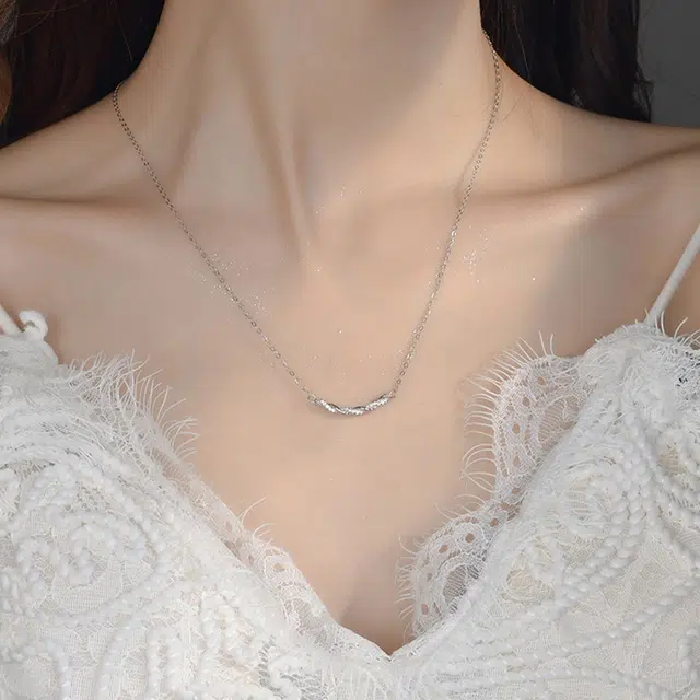 925