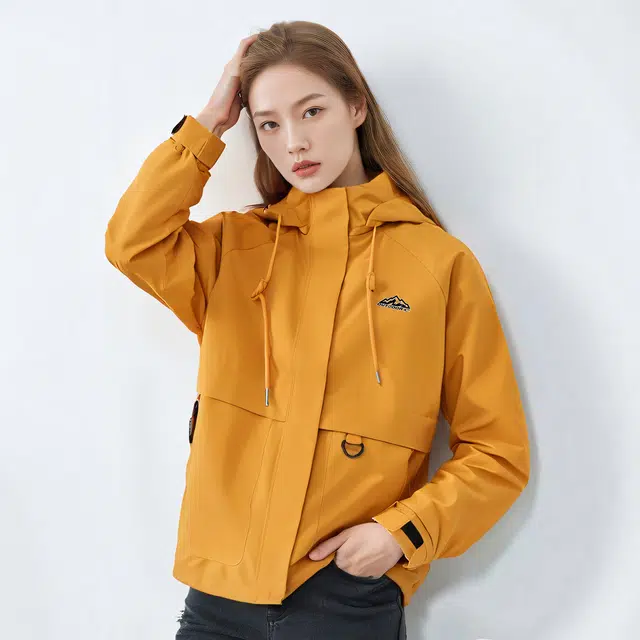 赛琪 玫瑰的故事户外登山防风防水机能风宽松百搭美拉德飞行员口袋工装休闲百搭连帽夹克外套 女款 向日葵色