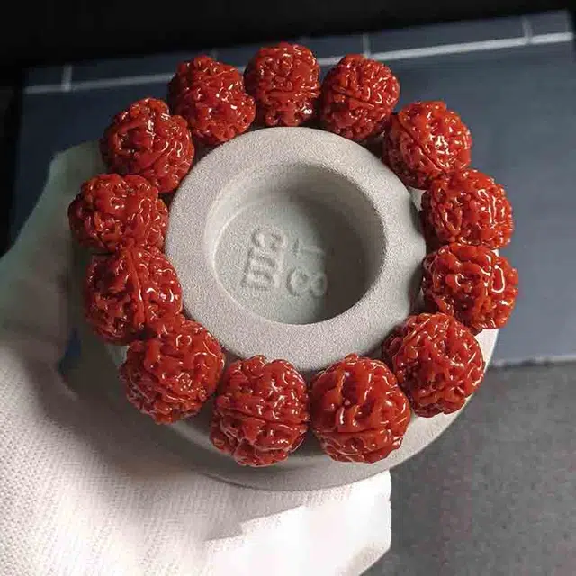 聆听花开 国潮风清思尼泊尔五瓣六瓣 红皮机刷包浆佛珠文玩高级感霸气 金刚菩提 手串 男女同款情侣款