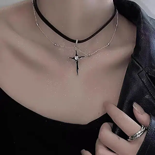 聆听花开 黑色皮质星芒吊坠锁骨链 轻奢小众设计高级感个性甜酷辣妹颈链学生个性时尚气质百搭 合金 项链 女款