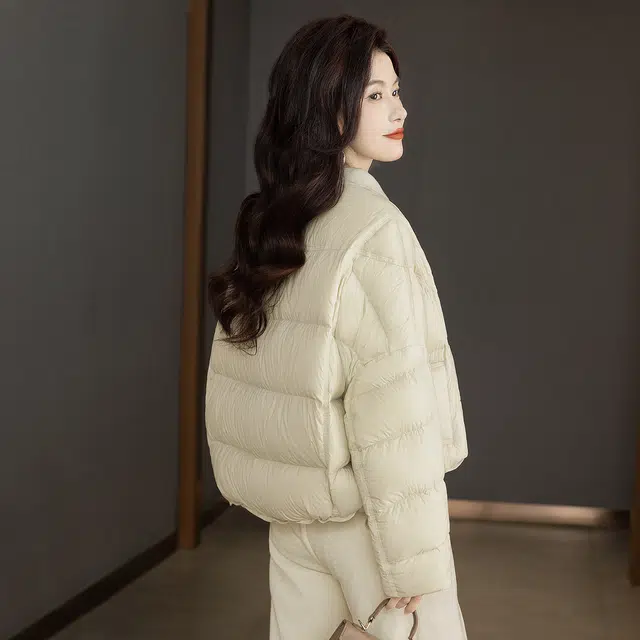 丝柏舍 纯色简约短款抽绳设计宽松款气质落肩长袖羽绒服 女款