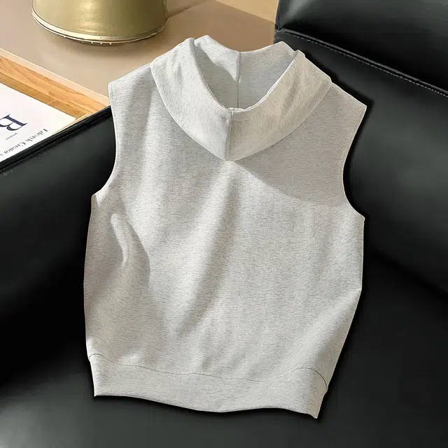 她池 抽绳连帽字母刺绣通勤简约叠穿无袖马甲 女款