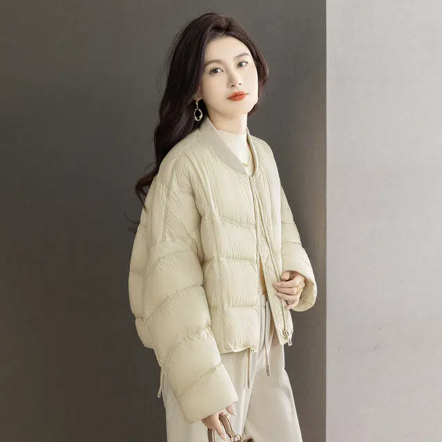 丝柏舍 纯色简约短款抽绳设计宽松款气质落肩长袖羽绒服 女款