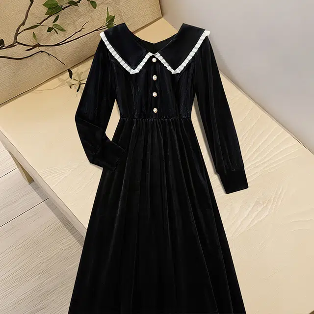 她池 赫本风灯笼袖丝绒优雅收腰长袖连衣裙 女 黑色