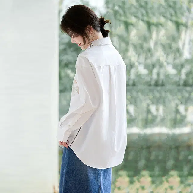 丝柏舍 镂空蕾丝拼接气质纯色翻领单排扣宽松长袖衬衫 女款 白色
