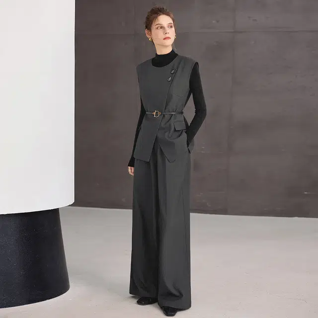 她池 含绵羊毛圆领无袖叠穿马甲搭宽松款纯色阔腿裤休闲套装 女款