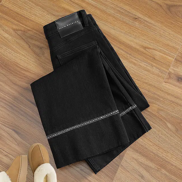 她池 简约通勤风高腰水洗加绒九分直筒牛仔裤 女款