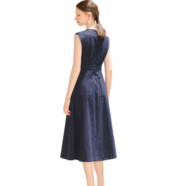 她池 简约风圆领修身收腰中长款牛仔无袖连衣裙 女款