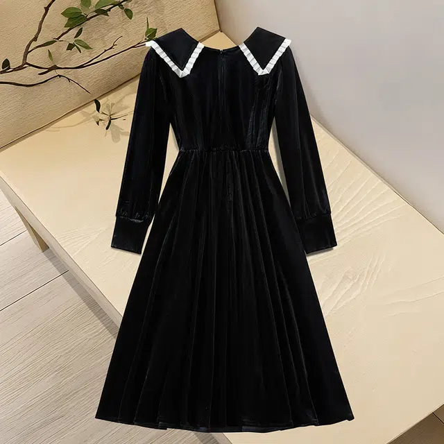 她池 赫本风灯笼袖丝绒优雅收腰长袖连衣裙 女 黑色