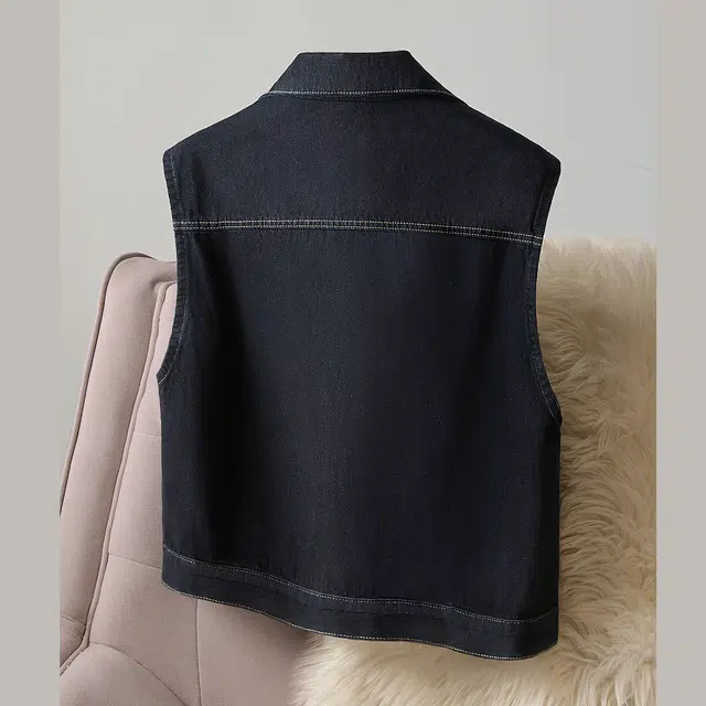 丝柏舍 宽松款翻领单排扣水洗短款叠穿串珠装饰撞色牛仔马甲 女款