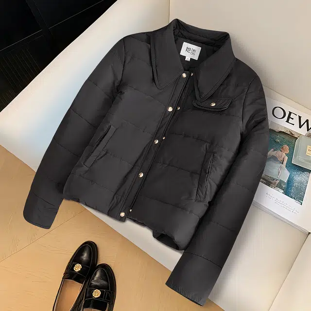 她池 简约通勤风翻领单排扣纯色短款长袖棉服 女款