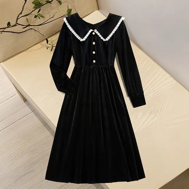 她池 赫本风灯笼袖丝绒优雅收腰长袖连衣裙 女 黑色