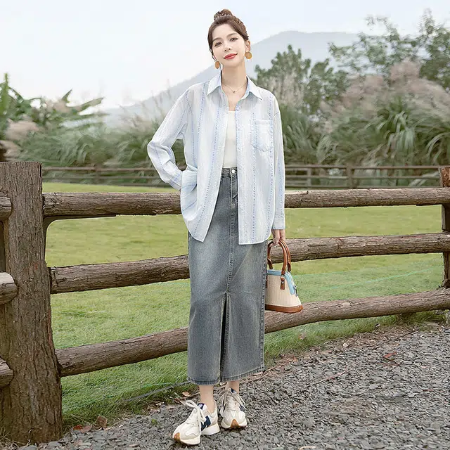 丝柏舍 镂空蕾丝拼接宽松单排扣翻领休闲长袖衬衫 女款 浅蓝条纹