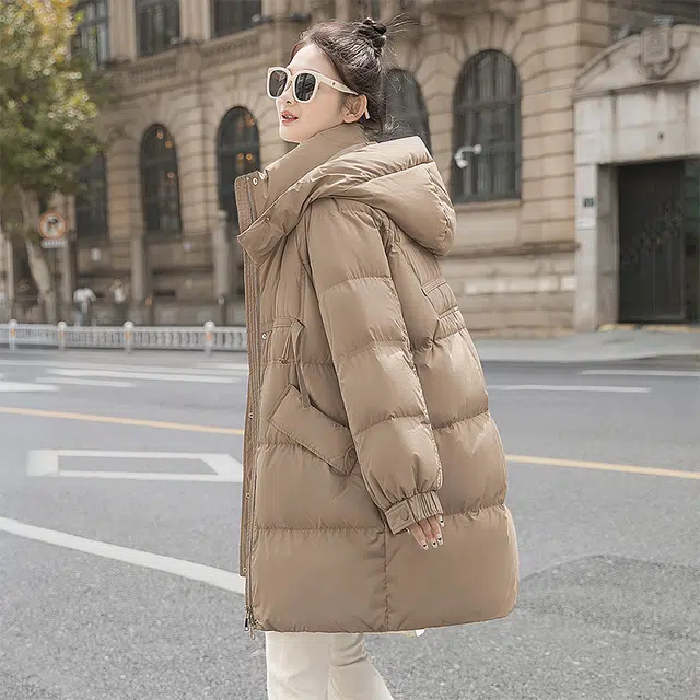 丝柏舍  纯色连帽落肩袖宽松舒适  含羽绒外套  女款  卡其色
