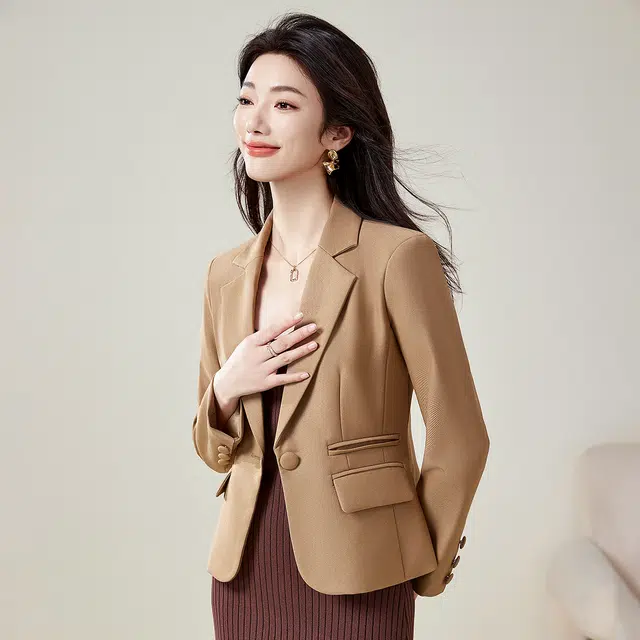 唐娜姿兰 纯色一粒扣短款修身西装 女款