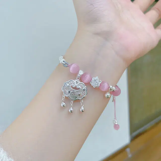 925