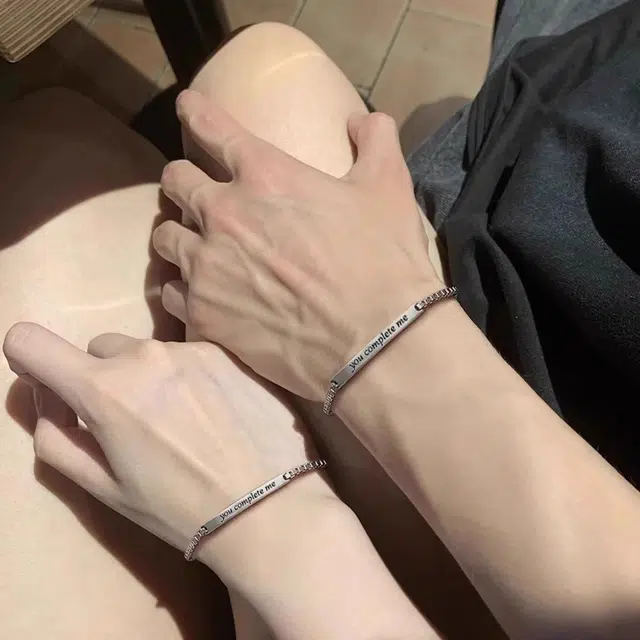 925