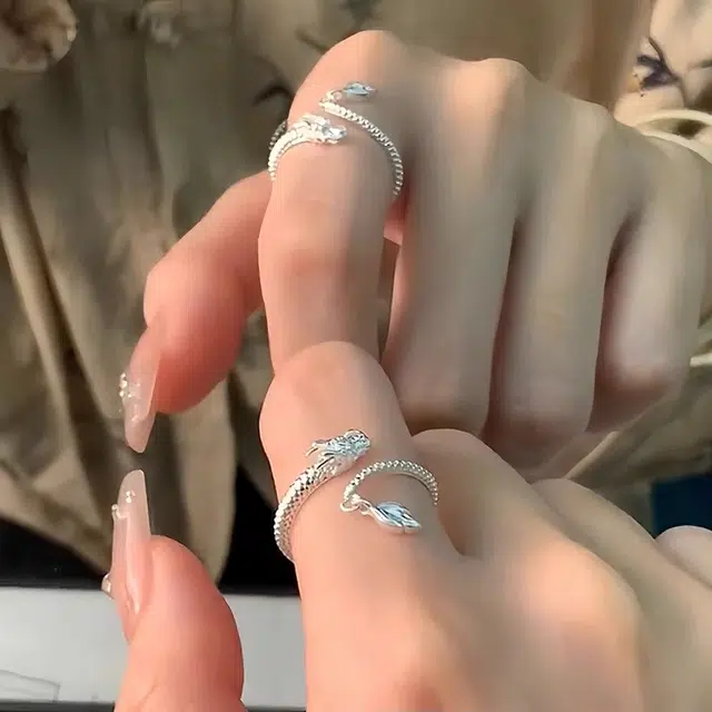 925