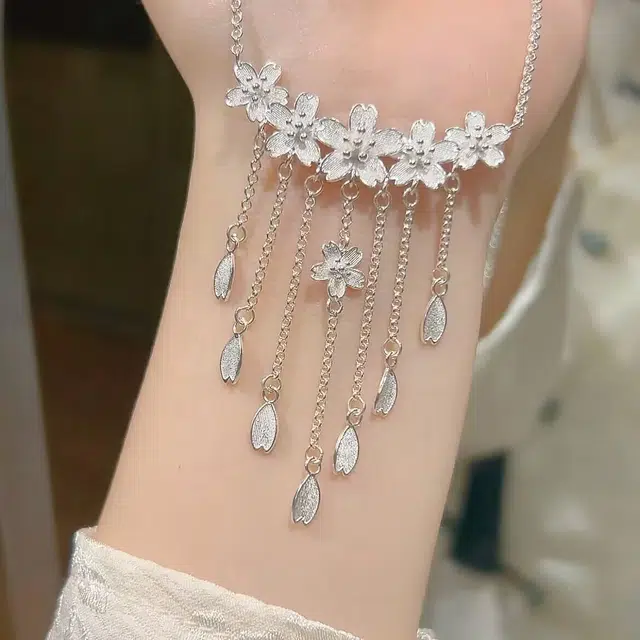 990