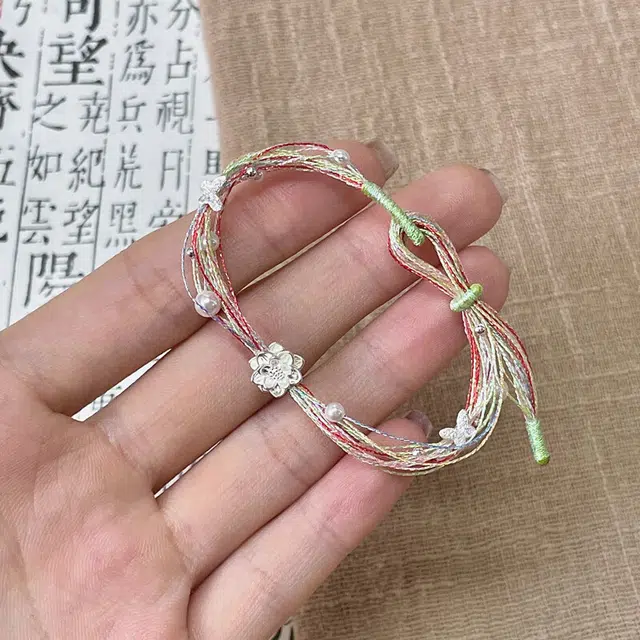 925