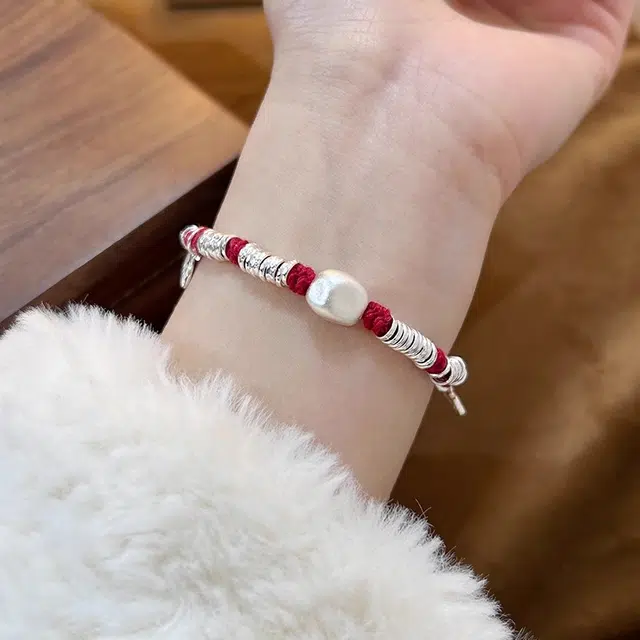 925
