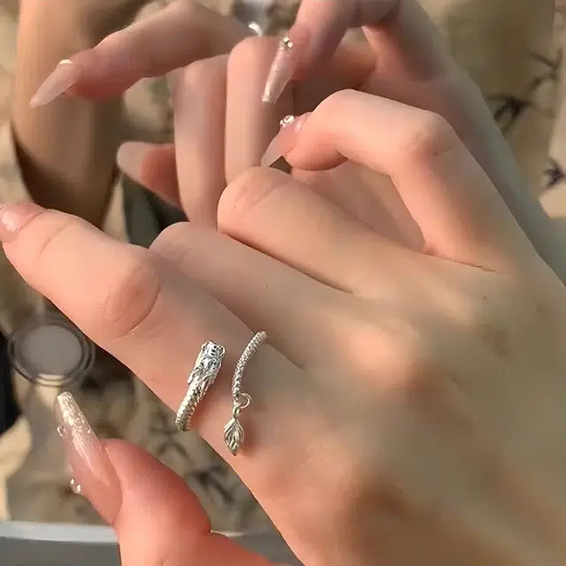 925