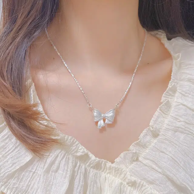 925