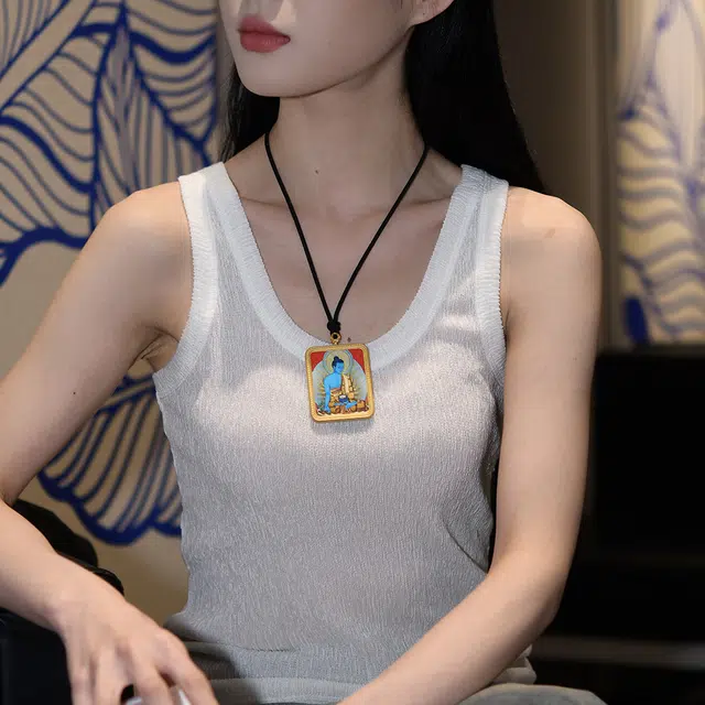 喃呢 藏式热贡手绘唐卡招财转运药师佛 新中式国风国潮旺福平安吉祥好运 钛钢 项链 男女同款情侣款
